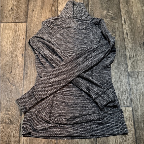 Lululemon Think Fast Pullover - Picture 5 of 8